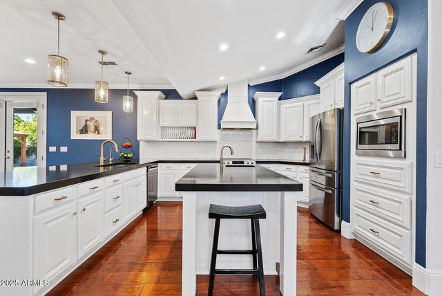 824 N YORK Circle, Mesa, AZ 85213