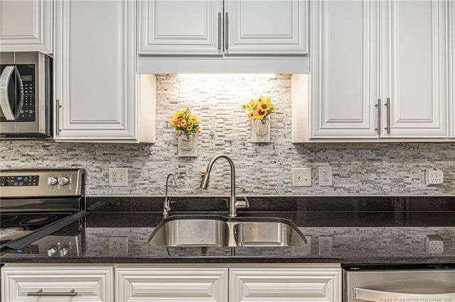 1060 Strickland Bridge Road, Fayetteville, NC 28304
