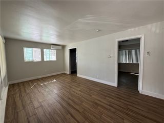 924 W Chestnut 1/2, Santa Ana, CA 92703