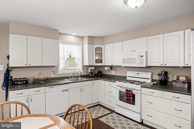 7 LIPPINCOTT AVE, Voorhees, NJ 08043