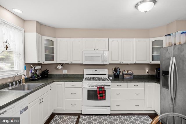 7 LIPPINCOTT AVE, Voorhees, NJ 08043
