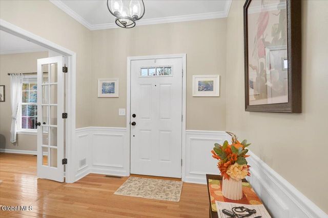 1 Lancaster Court, Halfmoon, NY 12118