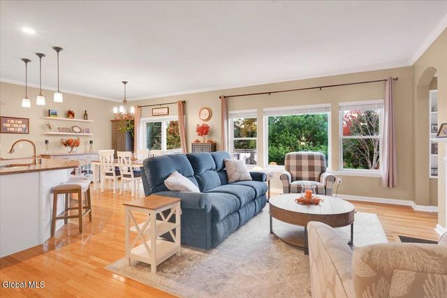 1 Lancaster Court, Halfmoon, NY 12118