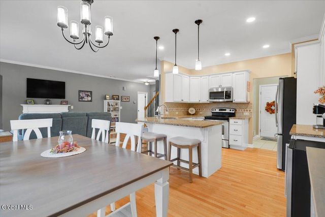 1 Lancaster Court, Halfmoon, NY 12118