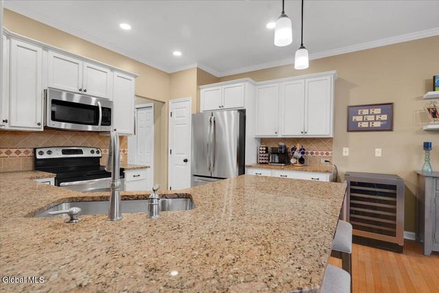 1 Lancaster Court, Halfmoon, NY 12118