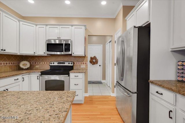 1 Lancaster Court, Halfmoon, NY 12118