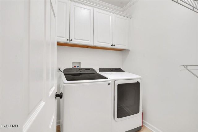 1 Lancaster Court, Halfmoon, NY 12118