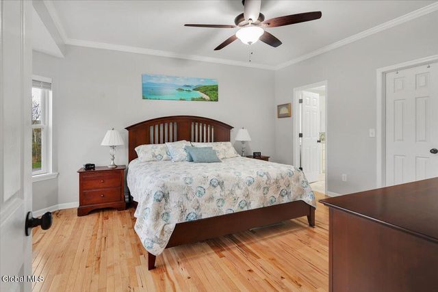 1 Lancaster Court, Halfmoon, NY 12118