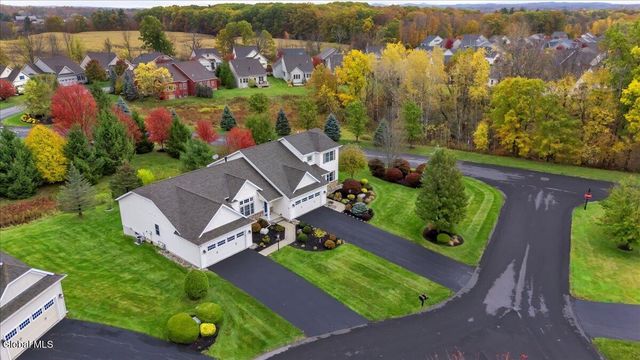 1 Lancaster Court, Halfmoon, NY 12118