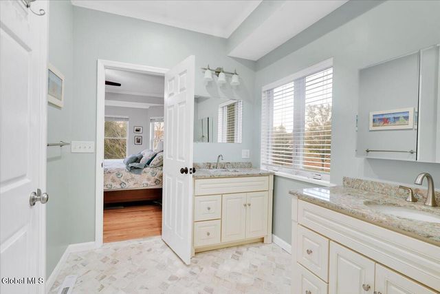 1 Lancaster Court, Halfmoon, NY 12118