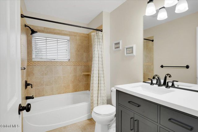 1 Lancaster Court, Halfmoon, NY 12118