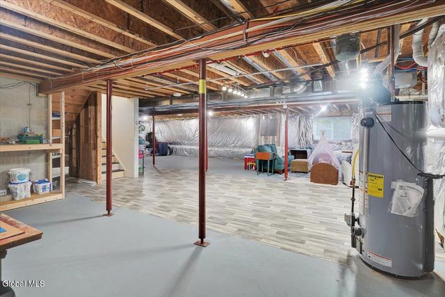 1 Lancaster Court, Halfmoon, NY 12118