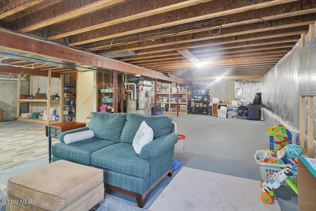 1 Lancaster Court, Halfmoon, NY 12118