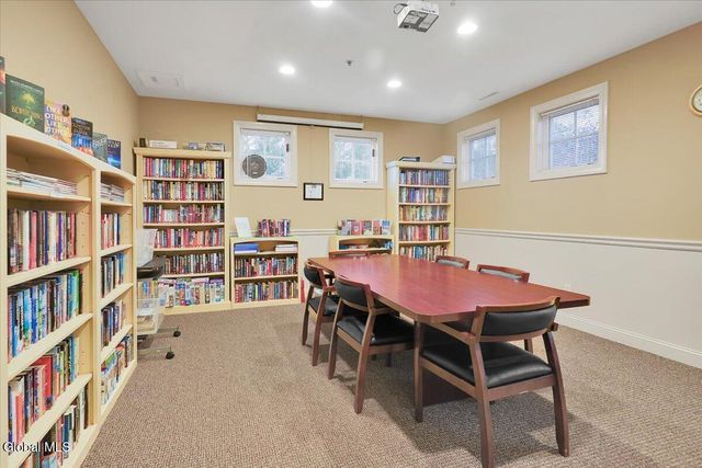 1 Lancaster Court, Halfmoon, NY 12118