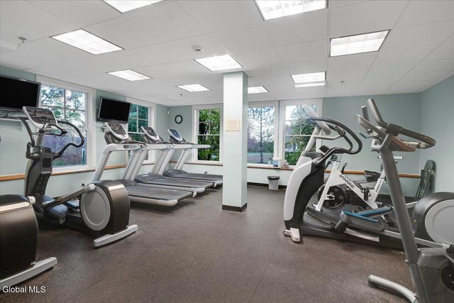 1 Lancaster Court, Halfmoon, NY 12118