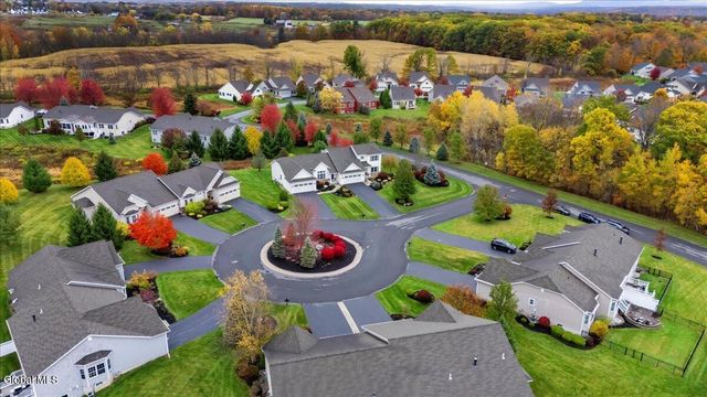 1 Lancaster Court, Halfmoon, NY 12118