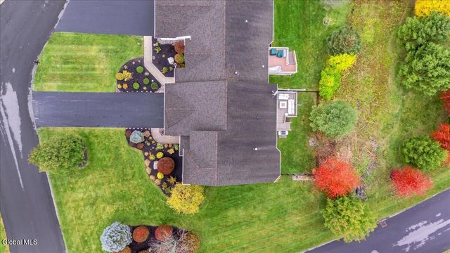 1 Lancaster Court, Halfmoon, NY 12118