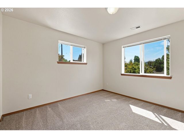 4745 N AMHERST St, Portland, OR 97203