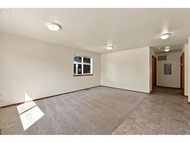 4745 N AMHERST St, Portland, OR 97203