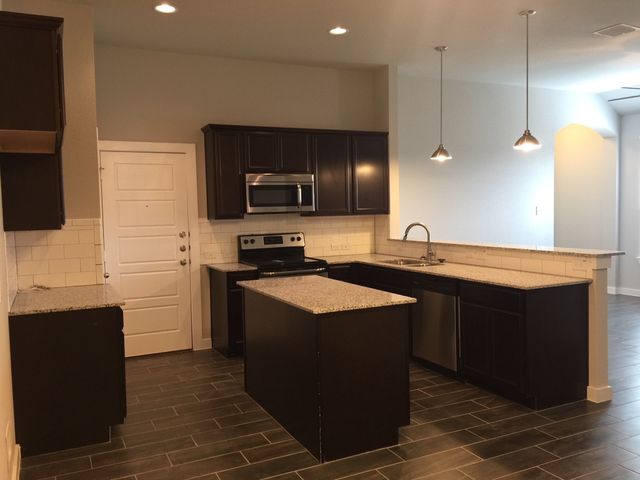 1013 Skyview Court, Midlothian, TX 76065