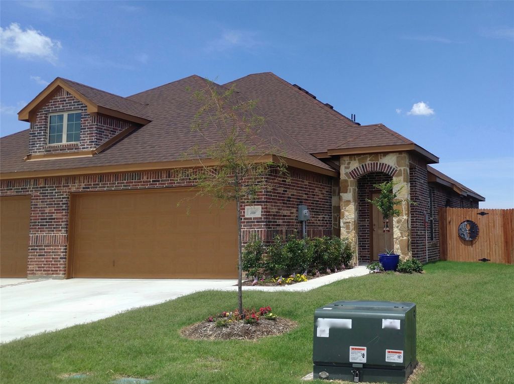 1013 Skyview Court, Midlothian, TX 76065