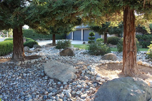 445 E Chevy Chase Drive E, Tulare, CA 93274