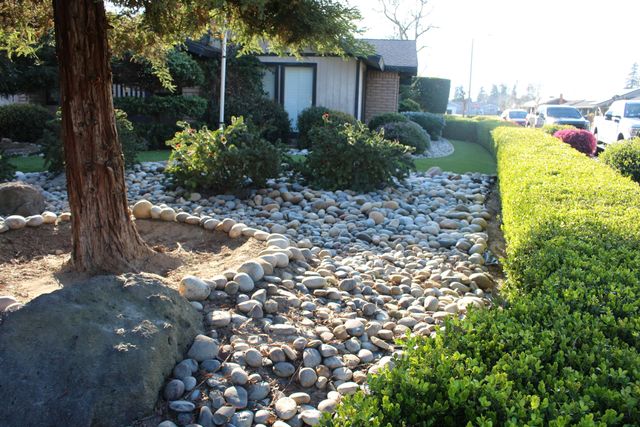 445 E Chevy Chase Drive E, Tulare, CA 93274