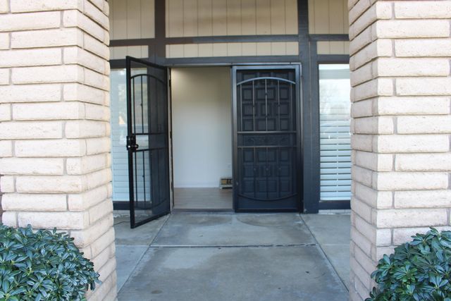 445 E Chevy Chase Drive E, Tulare, CA 93274