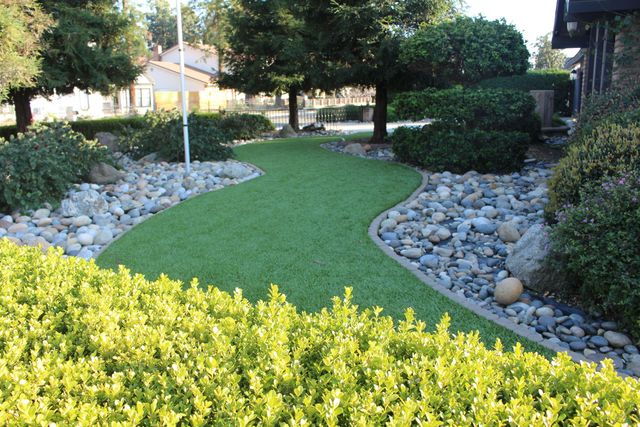 445 E Chevy Chase Drive E, Tulare, CA 93274