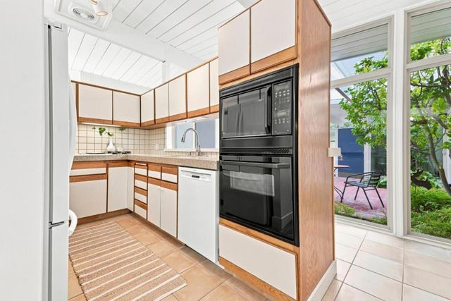 724 Ames Avenue, Palo Alto, CA 94303