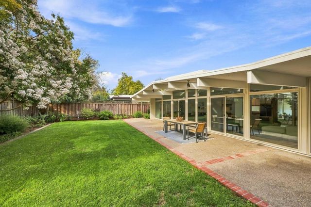 724 Ames Avenue, Palo Alto, CA 94303