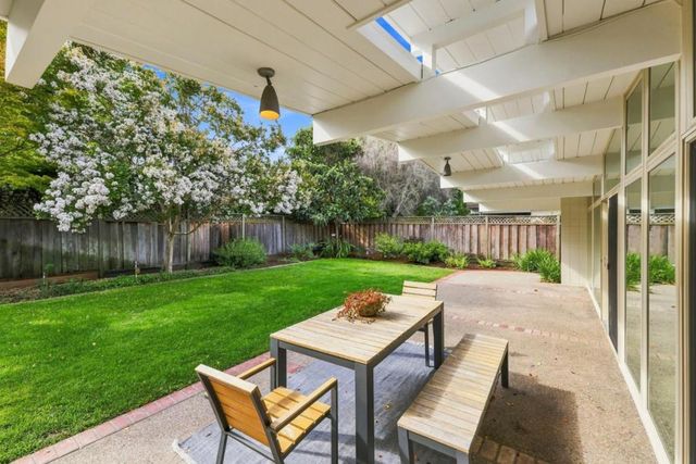 724 Ames Avenue, Palo Alto, CA 94303