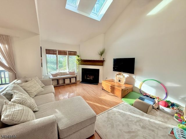 13 Mission Hills Rd, Clinton Twp., NJ 08801