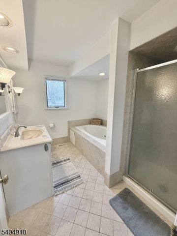 13 Mission Hills Rd, Clinton Twp., NJ 08801