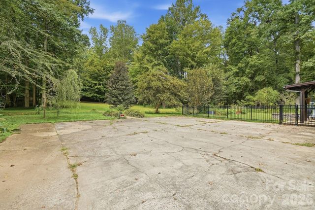 8866 Oldenburg Drive, Mount Pleasant, NC 28124