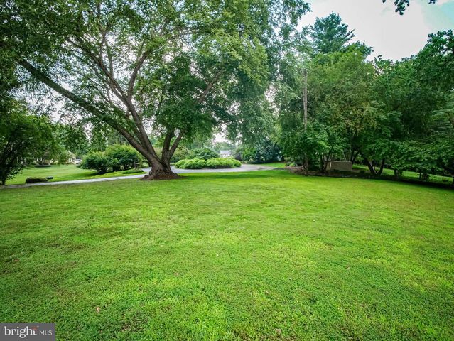 1375 POND VIEW LN, Newtown Square, PA 19073
