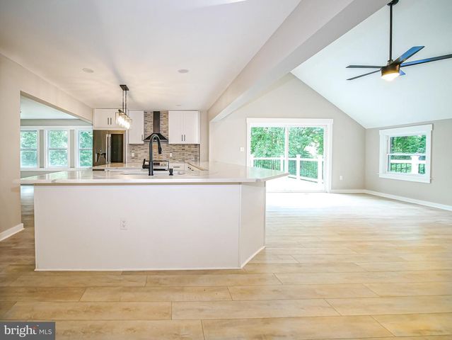 1375 POND VIEW LN, Newtown Square, PA 19073