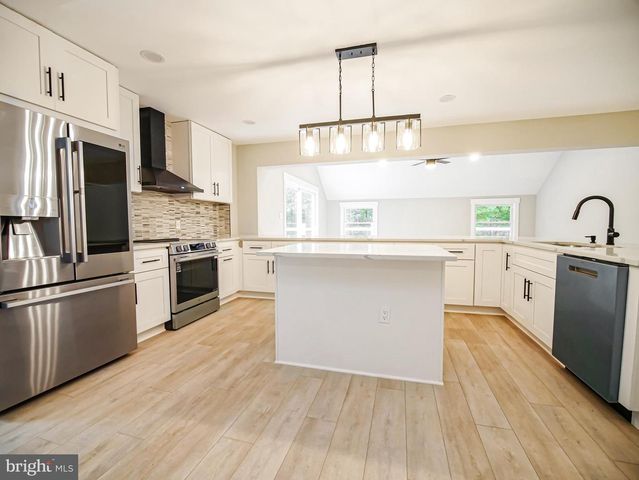 1375 POND VIEW LN, Newtown Square, PA 19073