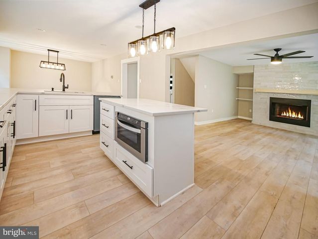 1375 POND VIEW LN, Newtown Square, PA 19073