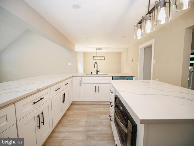 1375 POND VIEW LN, Newtown Square, PA 19073