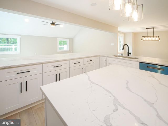 1375 POND VIEW LN, Newtown Square, PA 19073