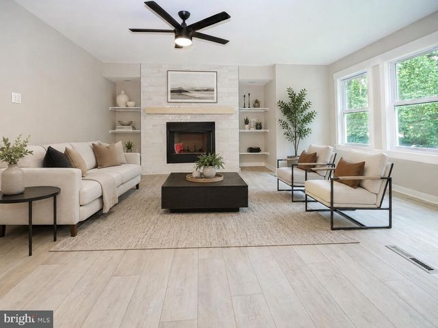 1375 POND VIEW LN, Newtown Square, PA 19073