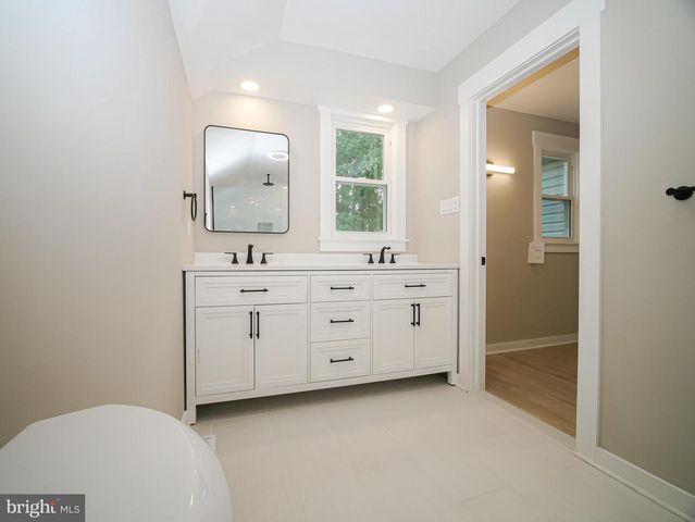 1375 POND VIEW LN, Newtown Square, PA 19073
