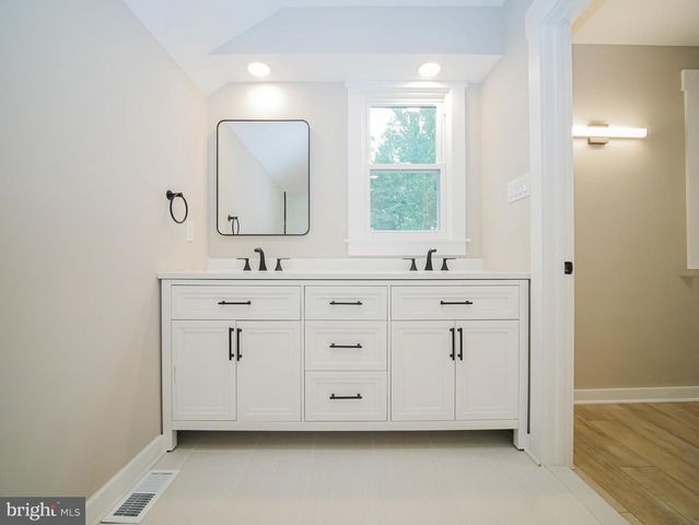 1375 POND VIEW LN, Newtown Square, PA 19073