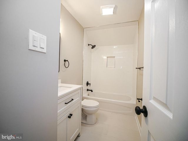 1375 POND VIEW LN, Newtown Square, PA 19073