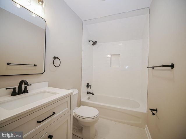 1375 POND VIEW LN, Newtown Square, PA 19073