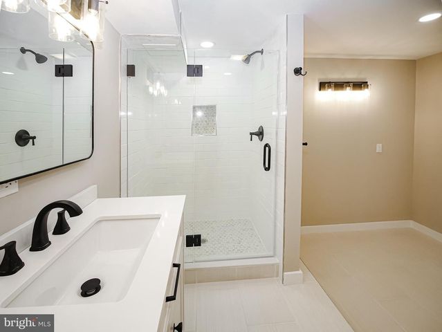 1375 POND VIEW LN, Newtown Square, PA 19073