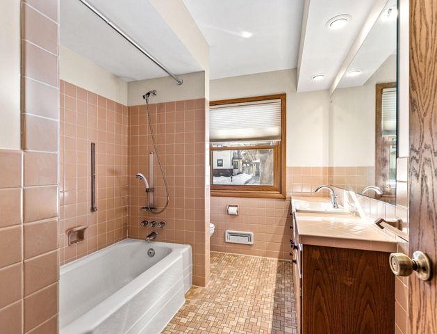 2310 Jones Place W, Bloomington, MN 55431