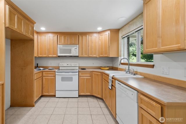 8016 Pacific Highway S, Federal Way, WA 98003