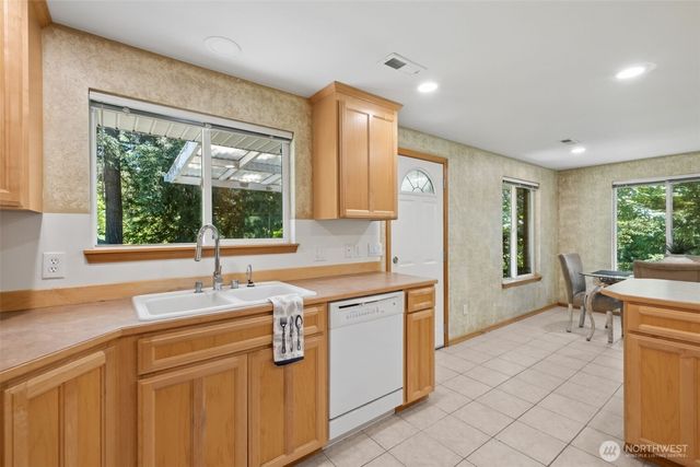 8016 Pacific Highway S, Federal Way, WA 98003